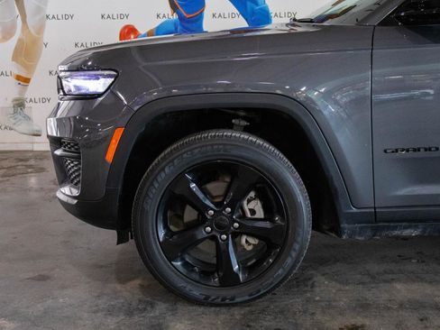 Used 2023 Jeep Grand Cherokee Altitude AWD/4WD image 15