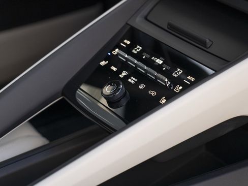 Used 2025 Porsche Macan 4S Electric image 30