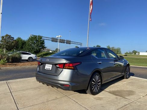 Used 2025 Nissan Altima 2.5 SV FWD image 11