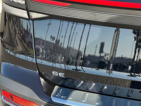 New 2026 Volkswagen Taos SE FWD image 7