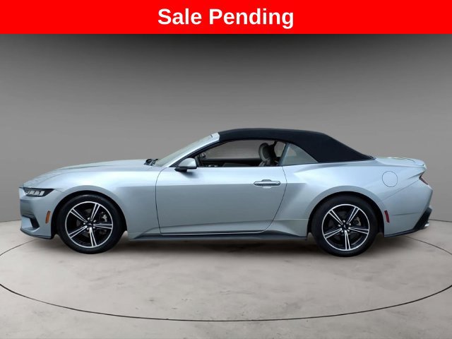 Used 2024 Ford Mustang Convertible RWD image 2