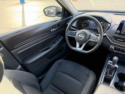 Used 2025 Nissan Altima 2.5 SV image 25