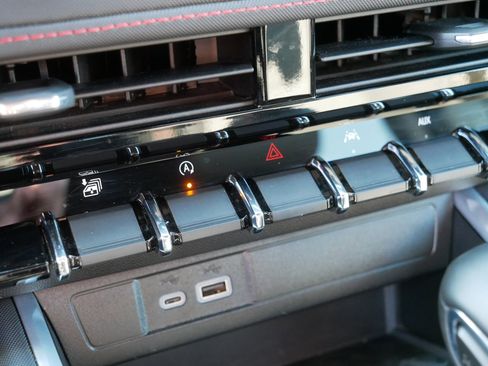 Used 2024 Chevrolet Colorado Z71 w/ Z71 Convenience Package 2 image 31