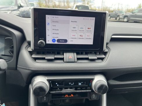 Used 2023 Toyota RAV4 LE AWD/4WD image 8