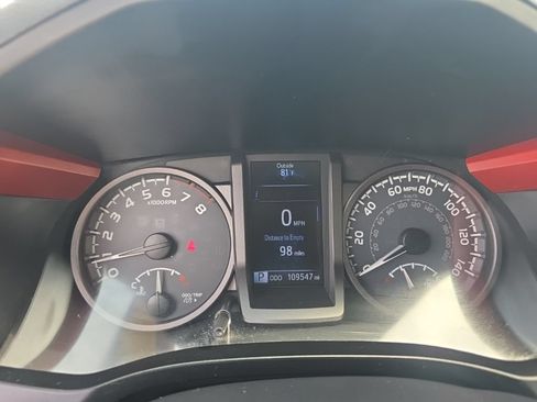 Used 2017 Toyota Tacoma SR5 AWD/4WD image 17