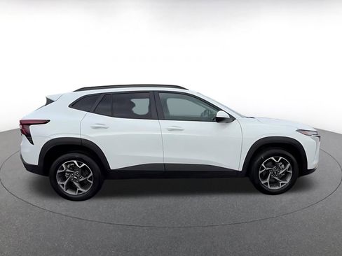 Used 2025 Chevrolet Trax LT image 16