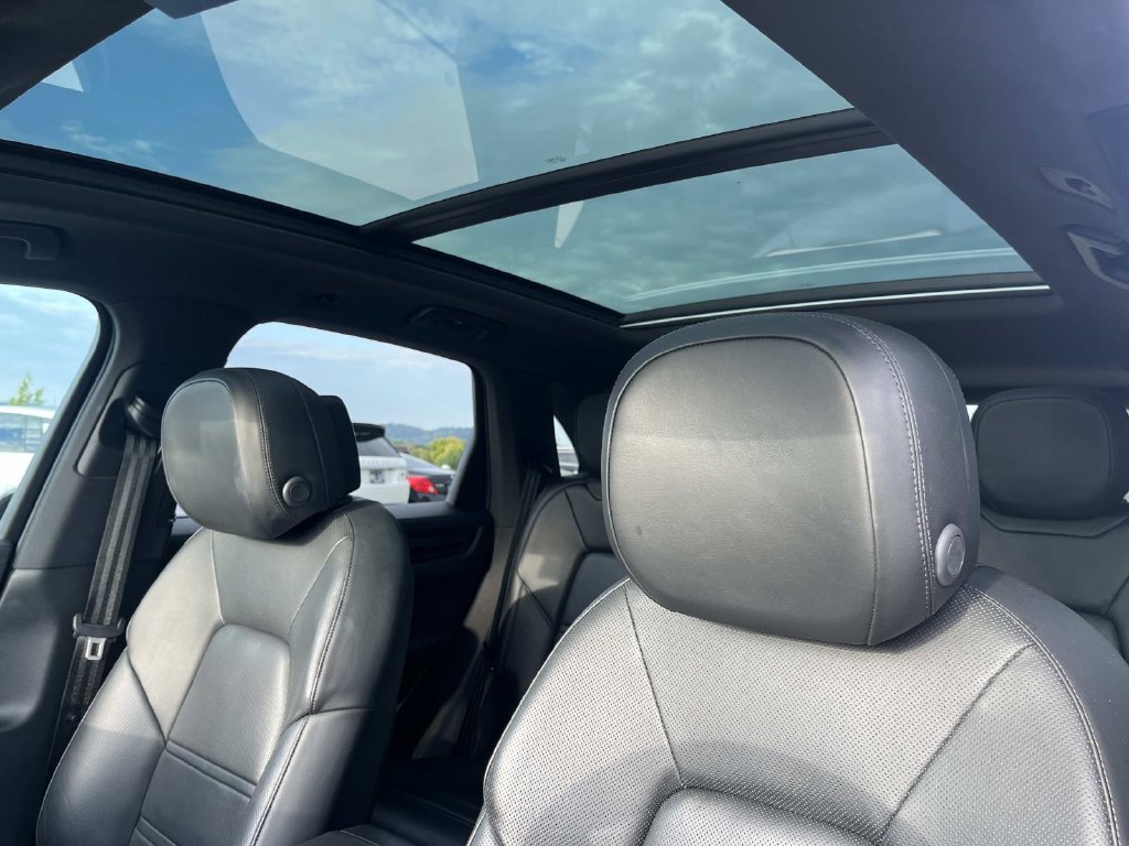 Used 2021 Porsche Cayenne S AWD/4WD image 34