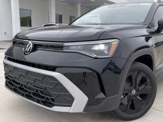 New 2025 Volkswagen Taos SE video 2