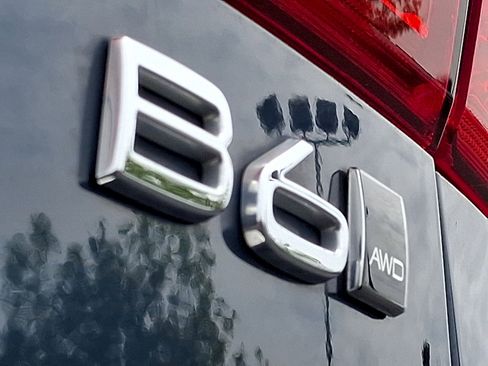 Used 2023 Volvo XC60 B6 Ultimate w/ Protection Package Premier AWD/4WD image 24