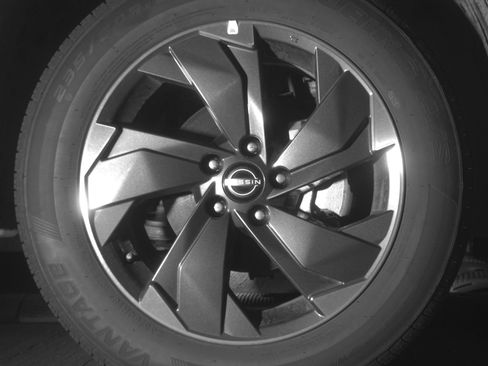 Used 2025 Nissan Rogue SV AWD/4WD image 13
