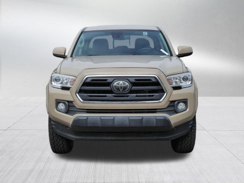 Certified 2019 Toyota Tacoma SR5 AWD/4WD image 2