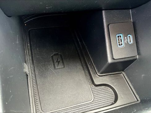 Used 2024 Ford Edge Titanium AWD/4WD image 32