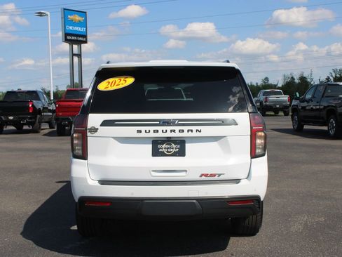 Used 2021 Chevrolet Suburban RST RWD image 8