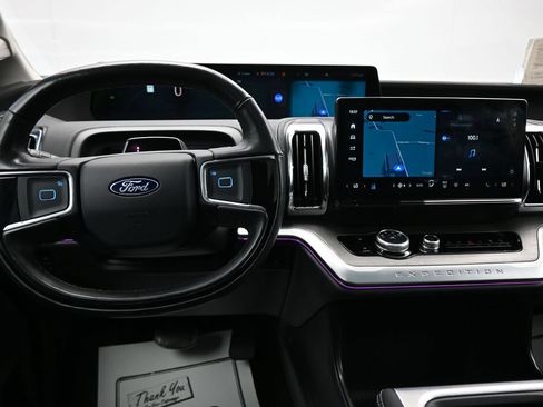 Used 2025 Ford Expedition Platinum AWD/4WD image 16
