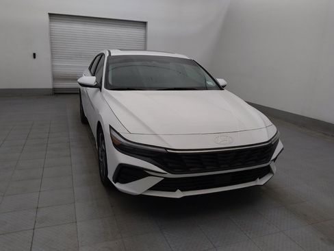 Used 2025 Hyundai Elantra SEL image 13