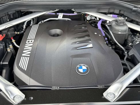 New 2026 BMW X5 xDrive40i w/ M Sport Package AWD/4WD image 13