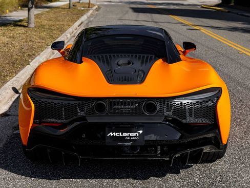 Used 2025 McLaren Artura RWD image 3
