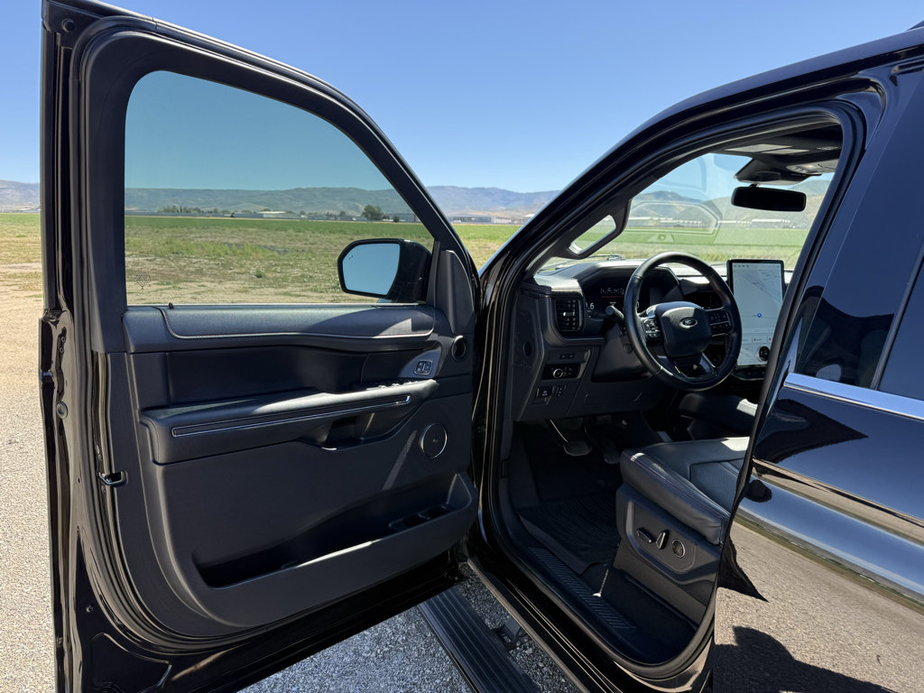 Used 2024 Ford Expedition Limited AWD/4WD image 12