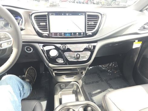 New 2026 Chrysler Pacifica Select image 23