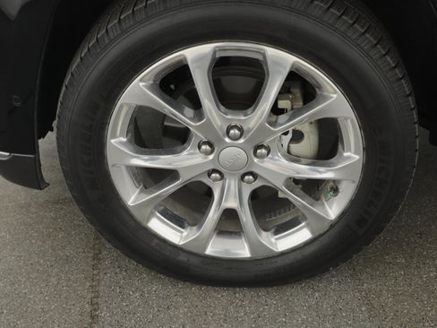 Certified 2019 Jeep Grand Cherokee Summit w/ Trailer Tow Group IV image 2