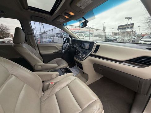 Used 2016 Toyota Sienna XLE w/ XLE Navigation Package image 23