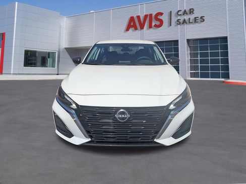 Used 2025 Nissan Altima 2.5 SV image 2