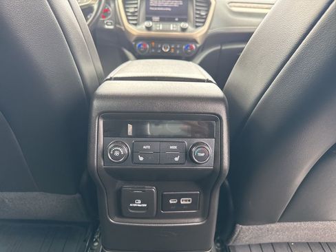 Used 2021 GMC Acadia Denali w/ Denali Ultimate Package image 22