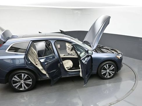 Used 2023 Volvo XC60 B5 Plus AWD/4WD image 44