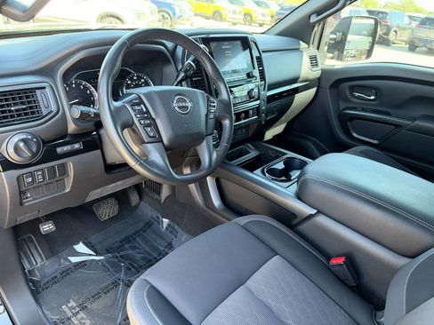 Used 2024 Nissan Titan SV w/ SV Convenience Package AWD/4WD image 8