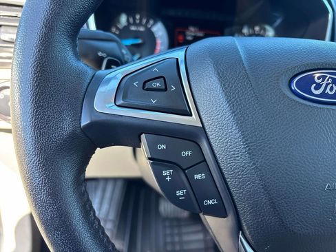 Used 2018 Ford Fusion SE image 16