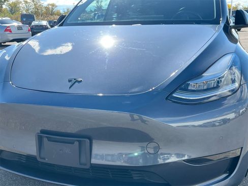 Used 2020 Tesla Model Y Long Range image 11