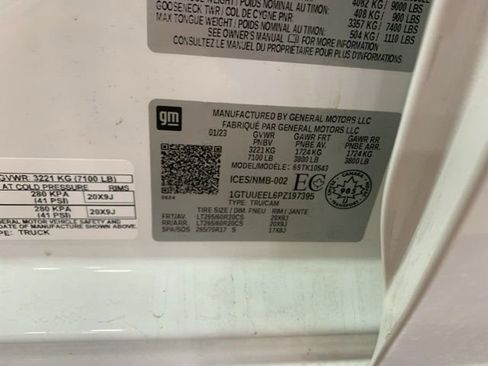 Used 2023 GMC Sierra 1500 AT4 image 31