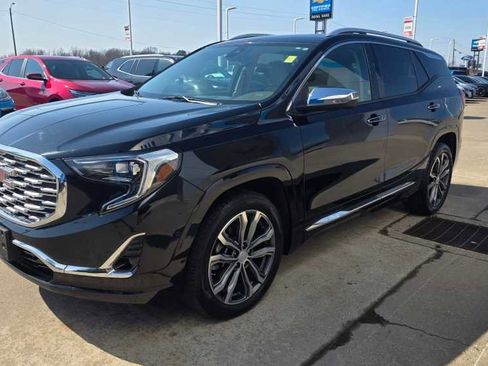 Used 2019 GMC Terrain Denali w/ Advanced Safety Package image 4