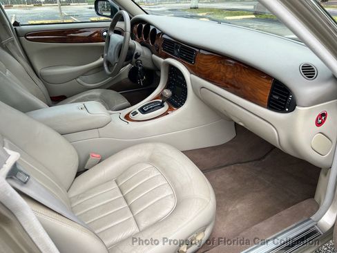 Used 2000 Jaguar XJ8 image 40