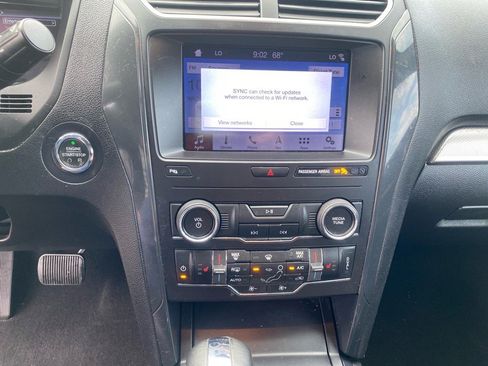 Used 2019 Ford Explorer XLT w/ Equipment Group 202A image 11