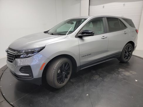 Used 2024 Chevrolet Equinox LS w/ LS Convenience Package AWD/4WD image 3