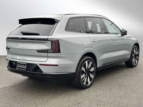 New 2025 Volvo EX90 Ultra image 3