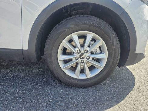 Used 2019 Kia Sorento LX image 6