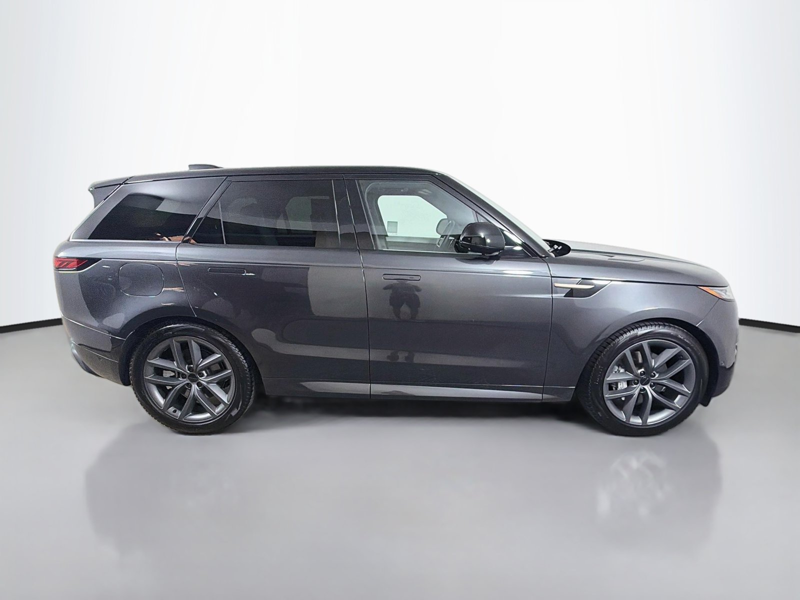 Used 2026 Land Rover Range Rover Sport SE AWD/4WD image 6