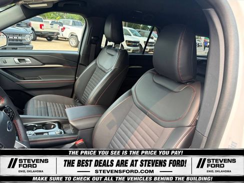 Used 2025 Ford Explorer ST-Line w/ ST-Line Street Pack AWD/4WD image 16
