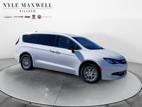 New 2026 Chrysler Voyager LX image 2