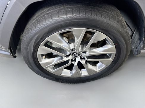 Used 2021 Toyota RAV4 XLE Premium FWD image 14
