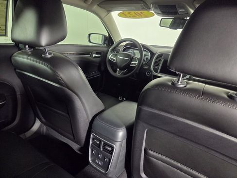 Used 2023 Chrysler 300 Touring L w/ Comfort Group RWD image 30