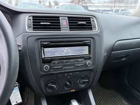 Used 2014 Volkswagen Jetta S image 9