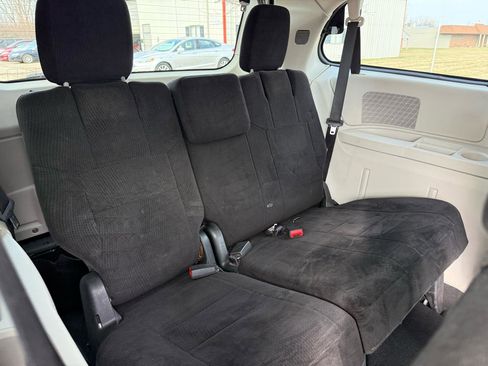 Used 2012 Chrysler Town & Country Touring image 17