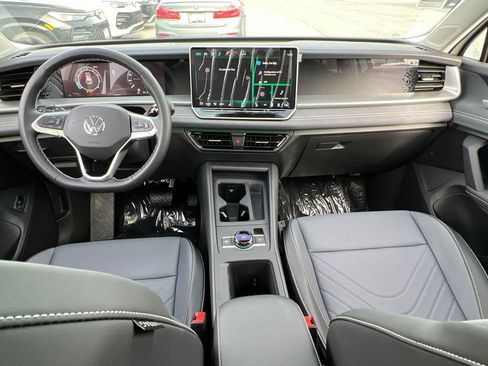 New 2026 Volkswagen Tiguan SE AWD/4WD image 17