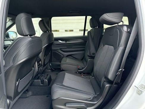 New 2026 Jeep Grand Cherokee L Laredo image 10