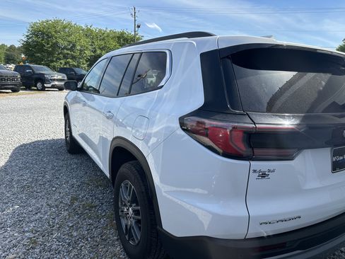 Used 2025 GMC Acadia Elevation FWD image 7