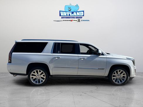 Used 2018 Cadillac Escalade ESV Platinum image 41