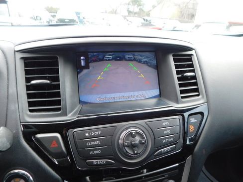 Used 2017 Nissan Pathfinder SV image 25